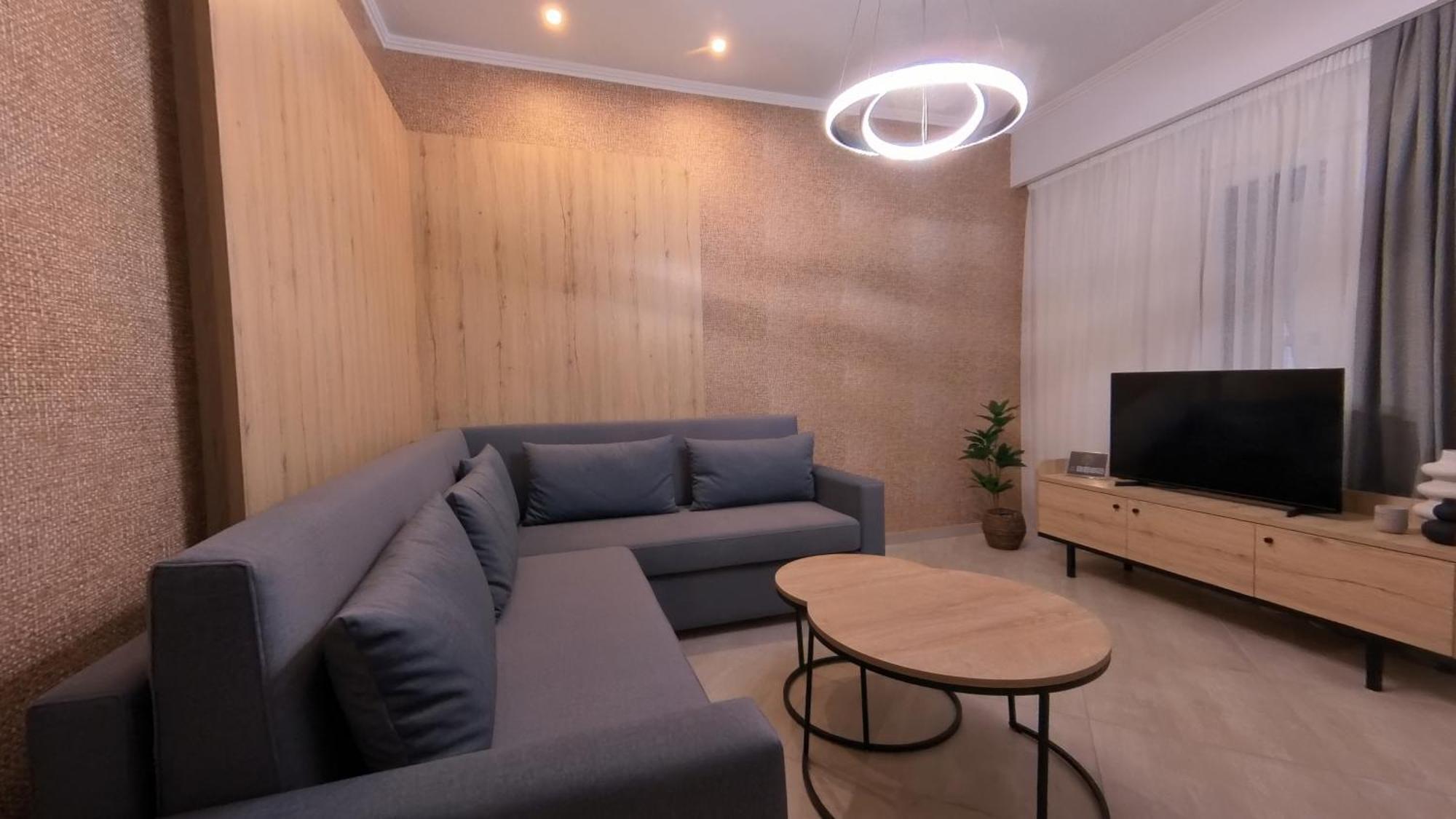 Mouson Luxury With Free Private Parking Apartment