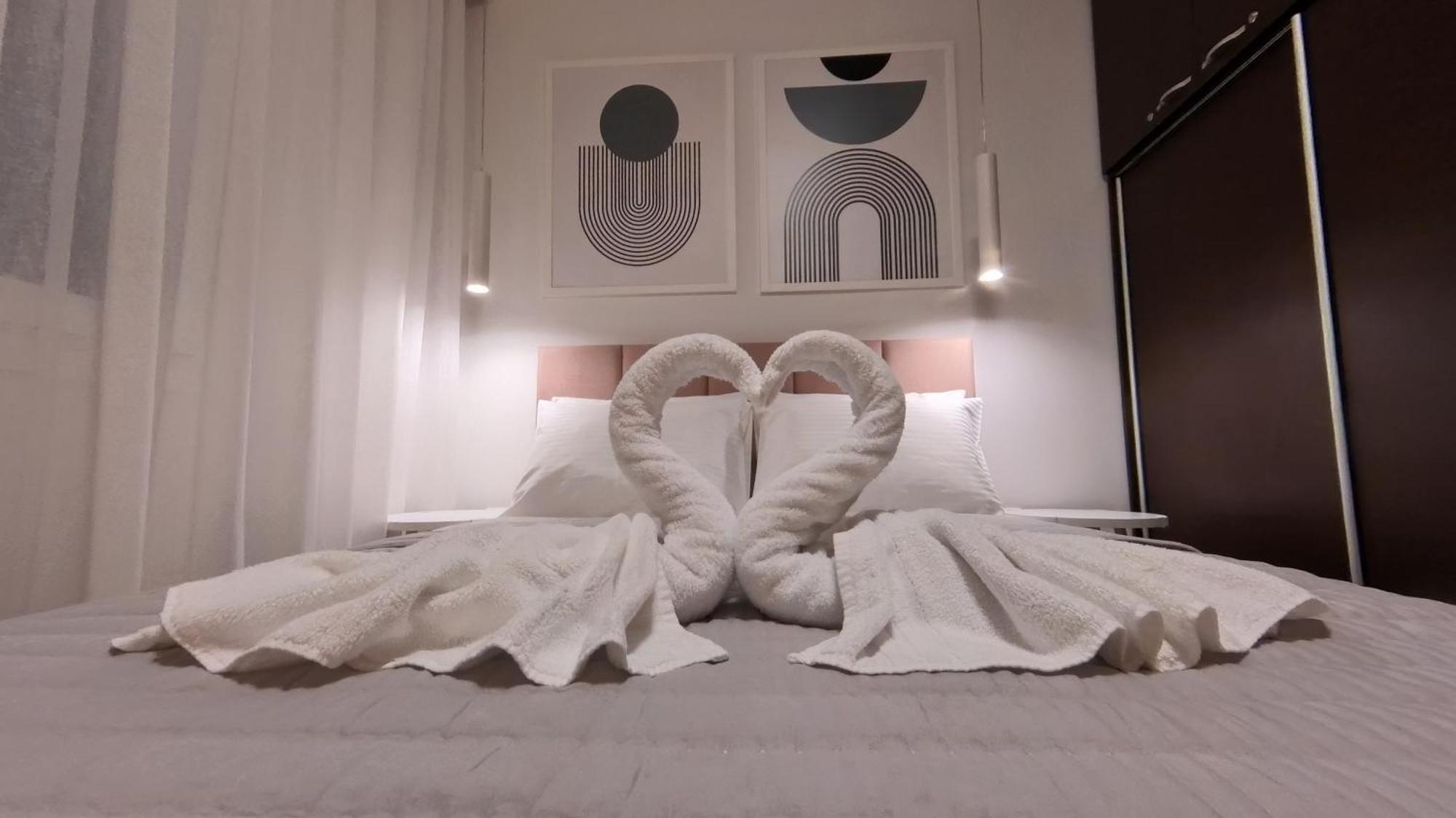 Mouson Luxury With Free Private Parking Apartment *